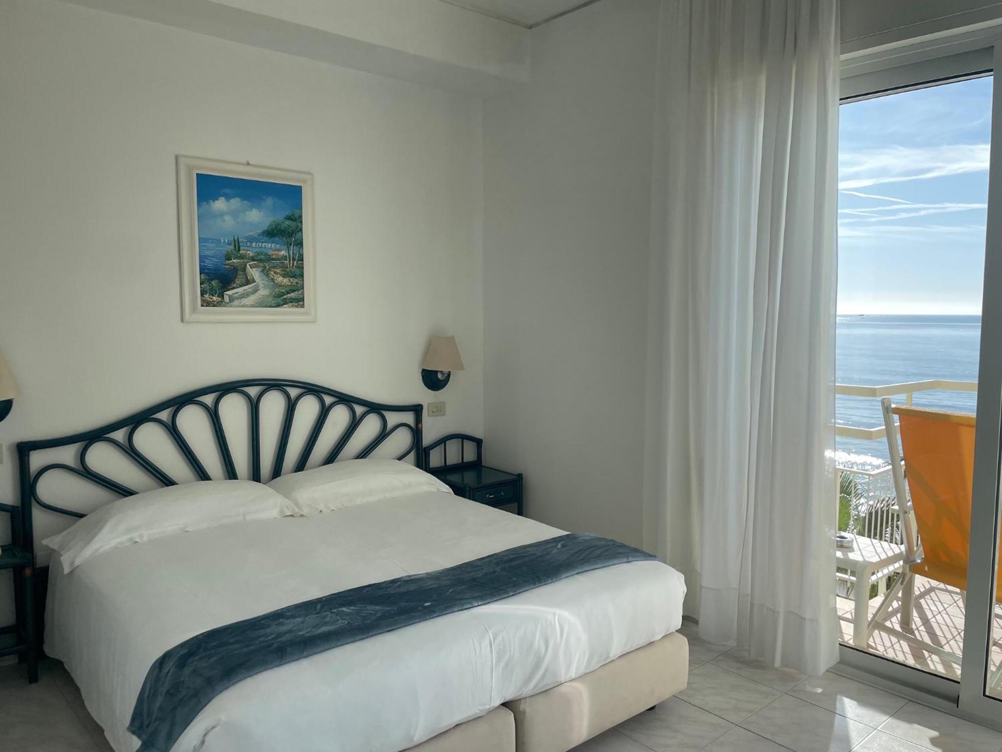 Hotel Miramare Diano Marina Exterior photo